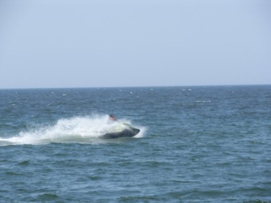 Toţi poliţiştii de la Economic, încolonaţi spre Mamaia: au primit ordin să verifice afacerile cu ski-jeturi